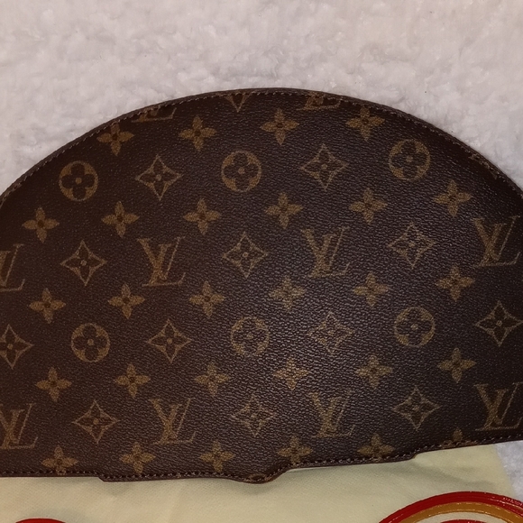 Louis Vuitton Fan-Shaped Mono Brown and Tan Clutch - Picture 4 of 16